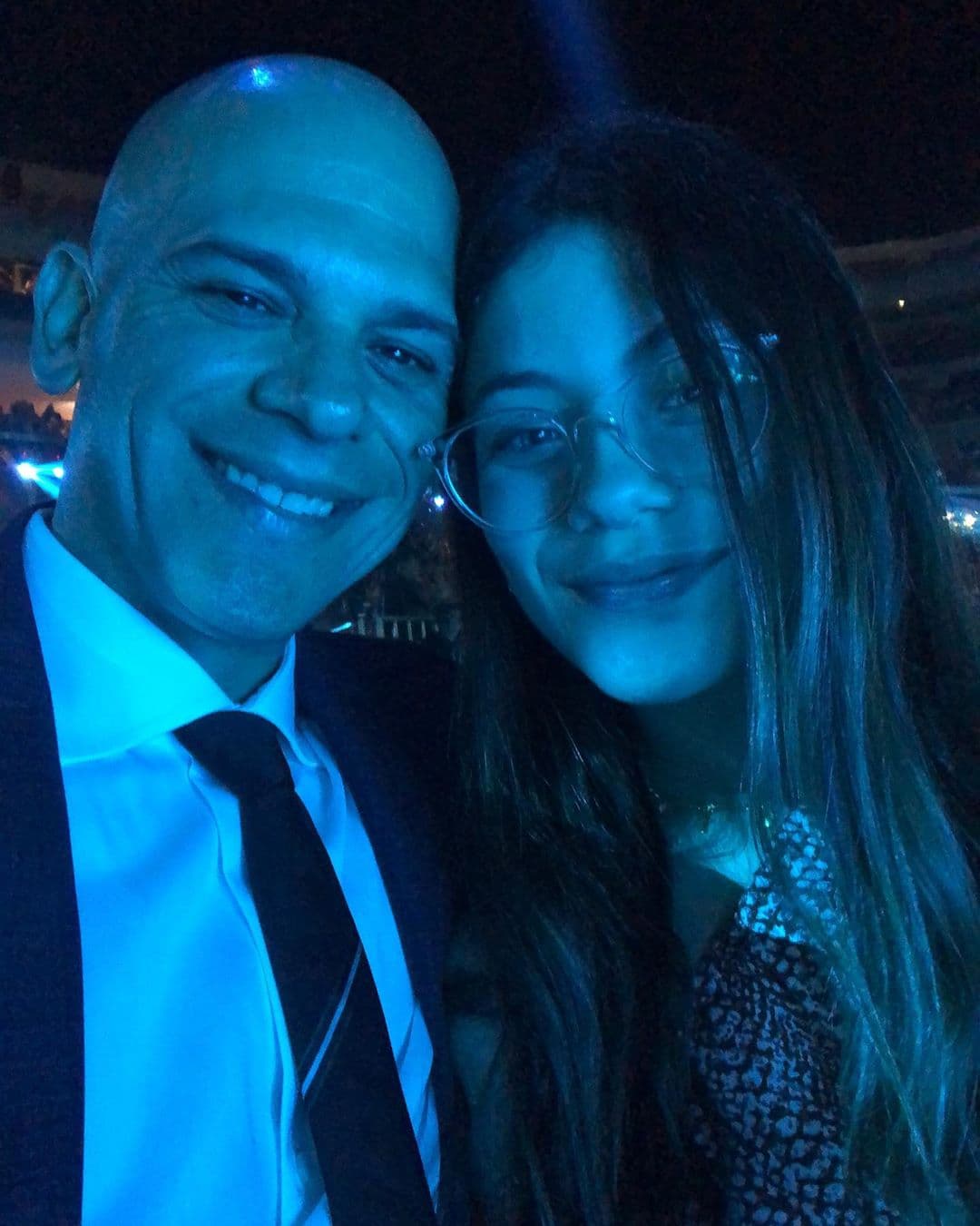 Dr. Juan también se gozó la entrega de premios, y qué mejor compañía podía tener que la de su hija Nina