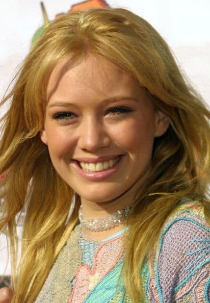 Los famosos dientes horrendos que caracterizaban a la joven Hilary Duff desaparecieron cuando se sometió a una cirugía estética.