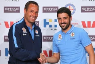 El 'Guaje' posó junto a John van't Schip, ex entrenador de las Chivas y ahora a cargo del Melbourne City.