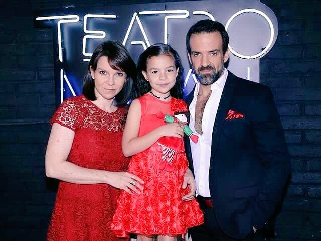 María Perroni es la hija de los actores Mariana Garza y Pablo Perroni.