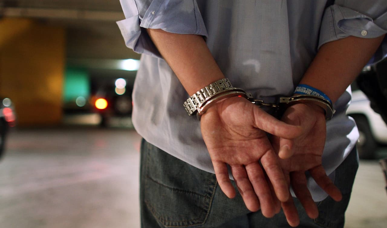 Hispanos detenidos por horas sin razón aparente en autopista de Texas durante viaje a California