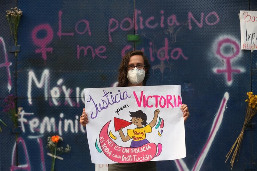 El lunes mismo por la mañana, el presidente mexicano, Andrés Manuel López Obrador, se pronunció sobre el asesinato de Salazar. Dijo que “
<b>fue brutalmente tratada y asesinada</b>. Es un hecho que nos llena de pena, de dolor y de vergüenza”. Aún así, cientos de mujeres salieron a las calles.