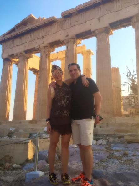 A Galilea y Fernando les encanta viajar por todo el mundo. El Acrópolis de Atenas, en Grecia, es un sitio emblemático.
