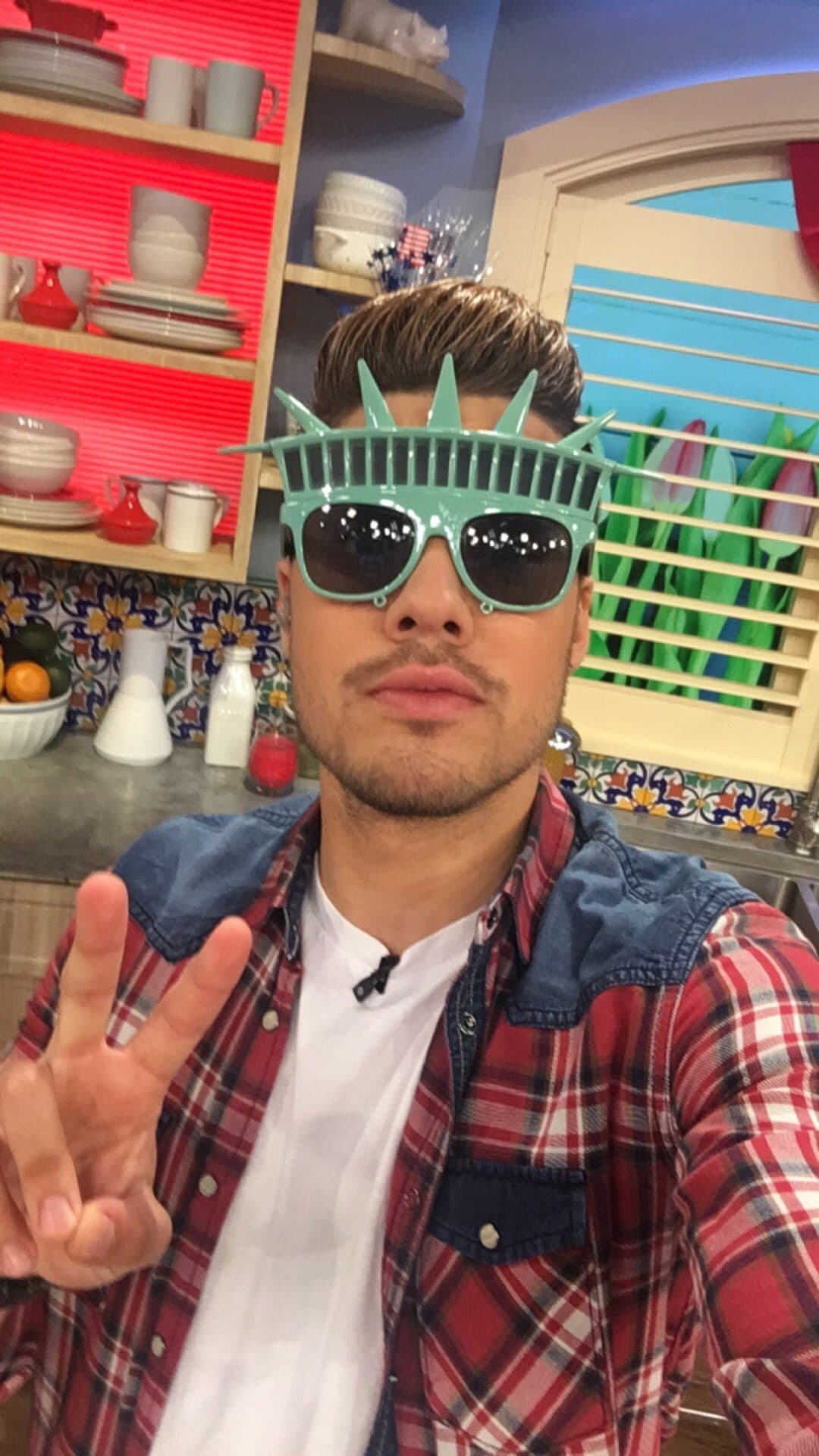 William Valdes: "Una mañana muy divertida! #happy4thofjuly". (Julio 4, 2016)