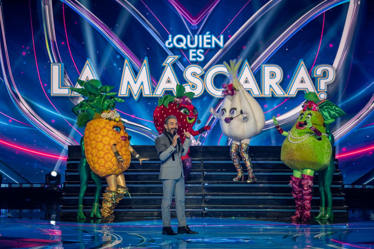 El que nombraran algunas canciones durante sus pistas hizo creer a Carlos Rivera y a Galilea Montijo que detrás de sus máscaras se encontraban las integrantes de OV7. Mientras que Juanpa Zurita apuntó a que eran las de JNS y Yuri creyó que se trataba de una combinación de OV7, Kabah y JNS.