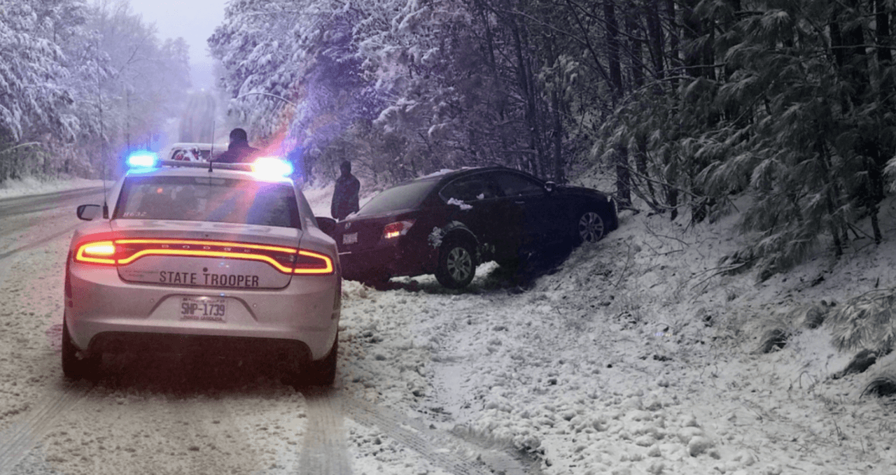 Si manejar es de carácter imprescindible, sepa qué hacer si su carro se queda varado, entre otras recomendaciones.