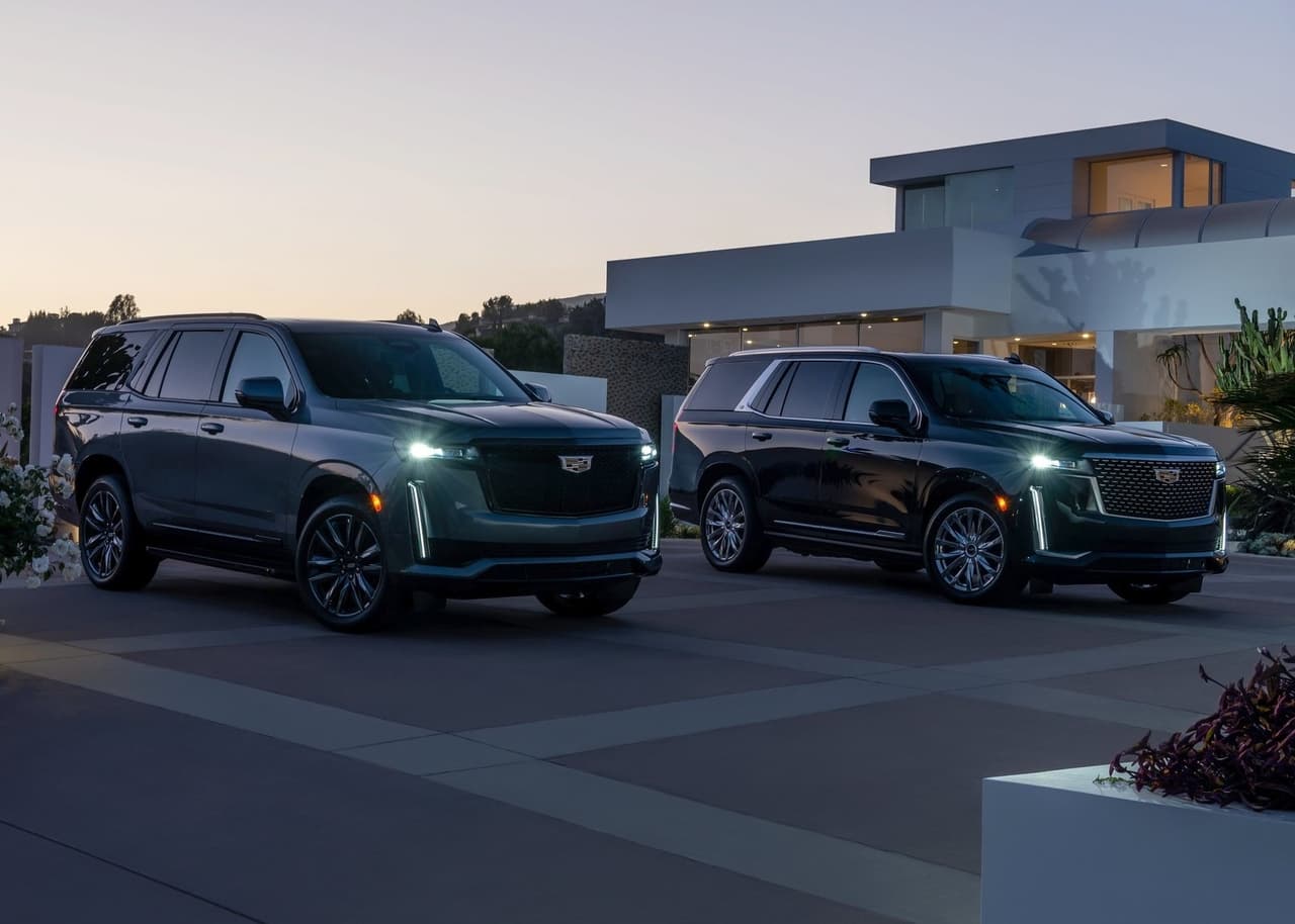 La unidad de CR7 pertenece a la quinta generación de la Cadillac Escalade que se encuentra motivada por un 
<b>motor V8 de 6.2 litros </b>capaz de producir hasta
<b> 420 caballos de fuerza y 460 lb-pie de torque</b>. Su transmisión es una automática de 10 velocidades que se encarga de llevar la potencia a cada una de las ruedas.