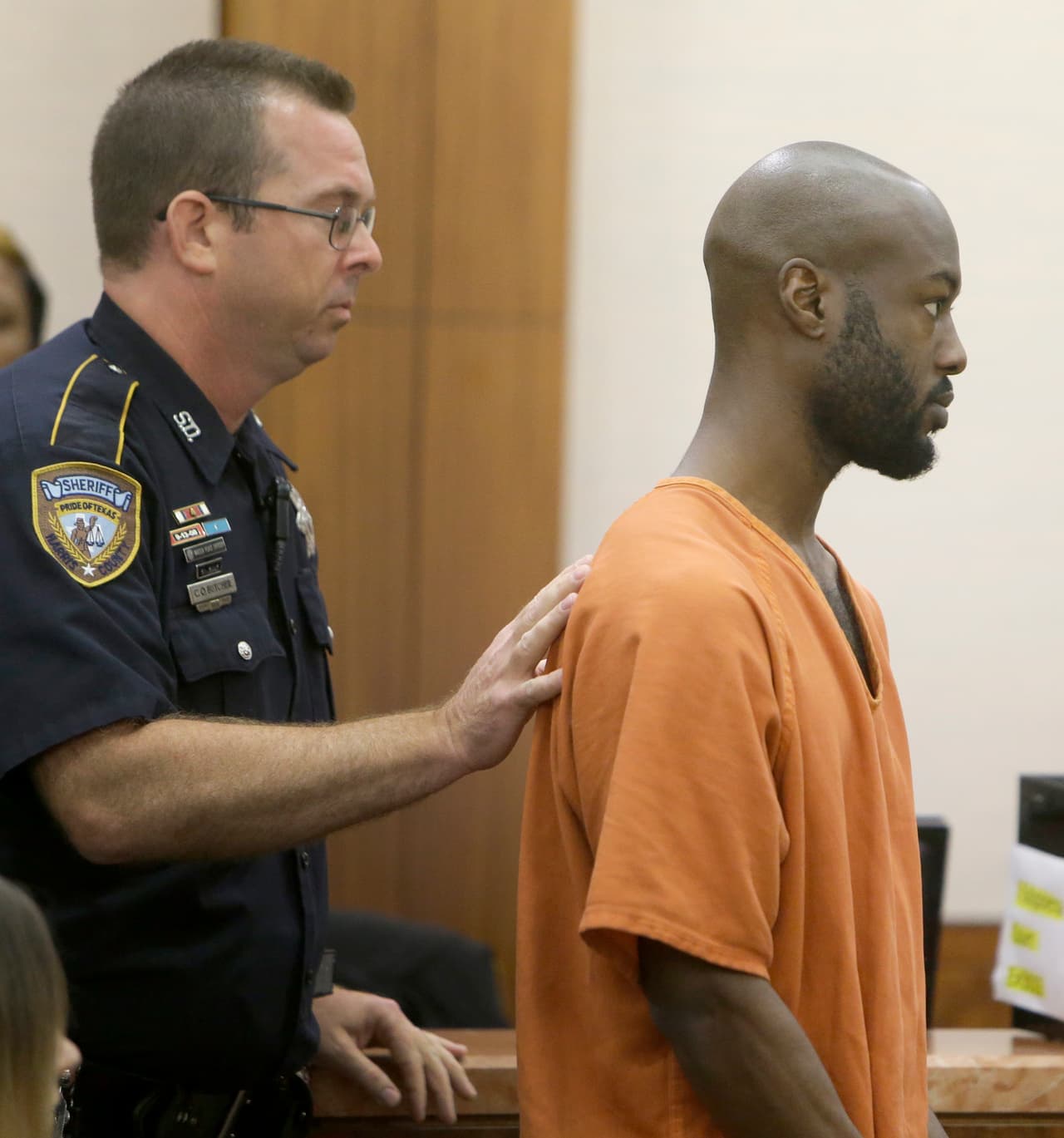 Andre Jackson, de 32 años, fue arrestado y acusado por la muerte de Flores, sin embargo, el cargo se retiró porque los resultados de los exámenes de ADN no fueron concluyentes.
<br>