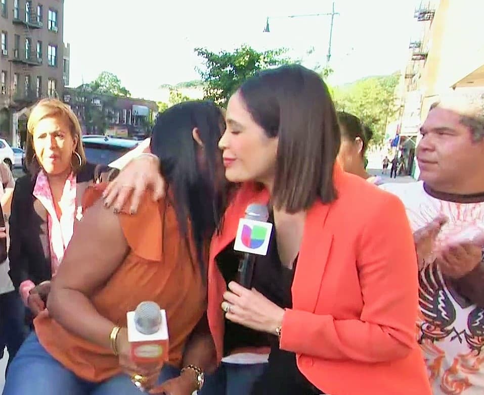 La mujer compartió su dolorosa historia para inspirar a otras a buscar ayuda y Karla Martínez se estremeció al escuchar el trágico relato.