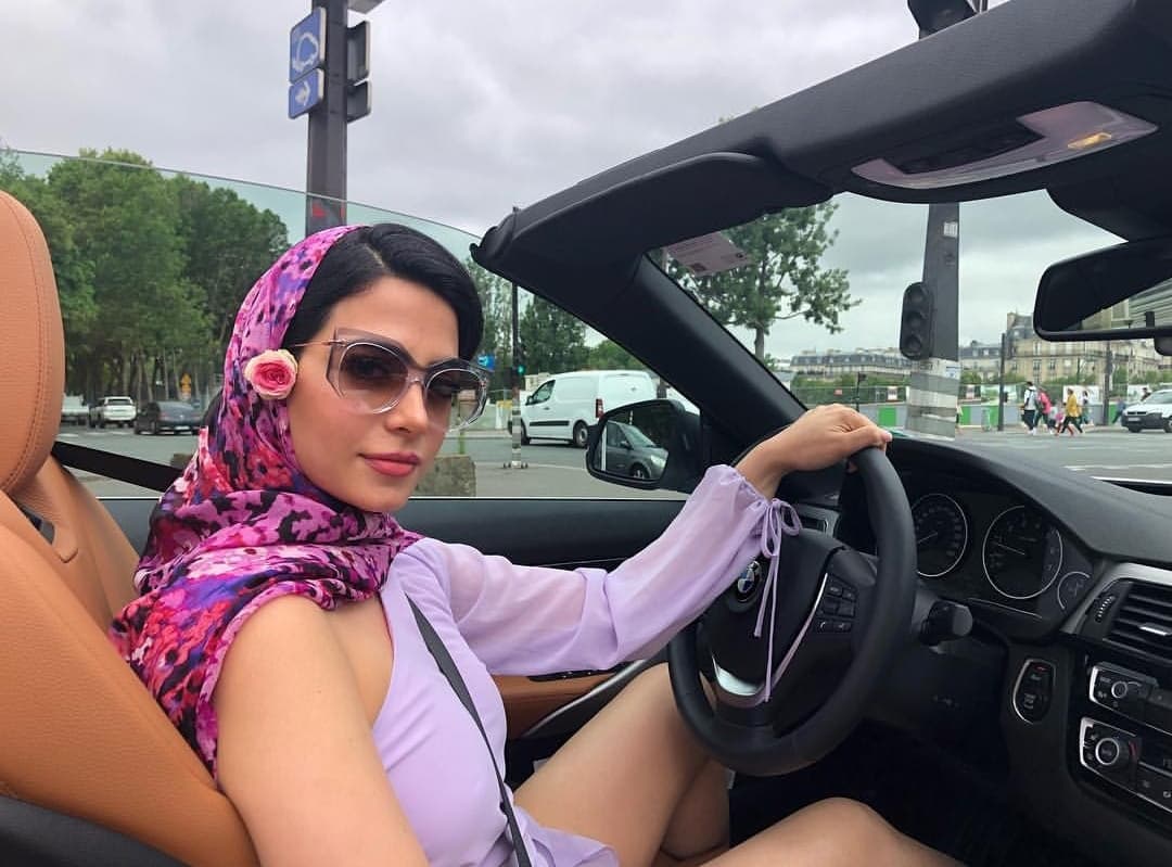 Agregaron que estuvieron en contacto todo el tiempo con las celebridades y que ellos les hacían llegar sus intereses para el enlace: “Ella nos mandaba fotos, su inspiración y luego lo hicimos más al estilo San Miguel, que es muy bonito, colonial y se presta para hacer cosas muy románticas”.