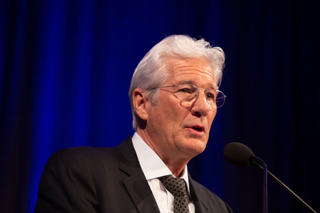 <b>Richard Gere</b> tiene 71 años y es padre de tres hijos varones, uno de ellos tiene casi 20 años, pero los otros dos son los pequeñines que tuvo con su actual esposa de 37 años, Alejandra Silva, en 2019 y 2020, respectivamente.
