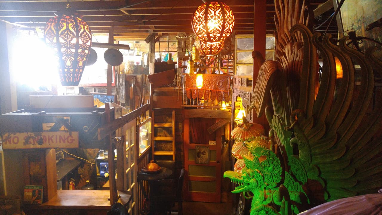 Se trataba de un pintoresco y laberíntico espacio de dos niveles hecho principalmente con madera y materiales altamente flamables. Varios de sus residentes describieron el lugar como “un verdadero laberinto”.