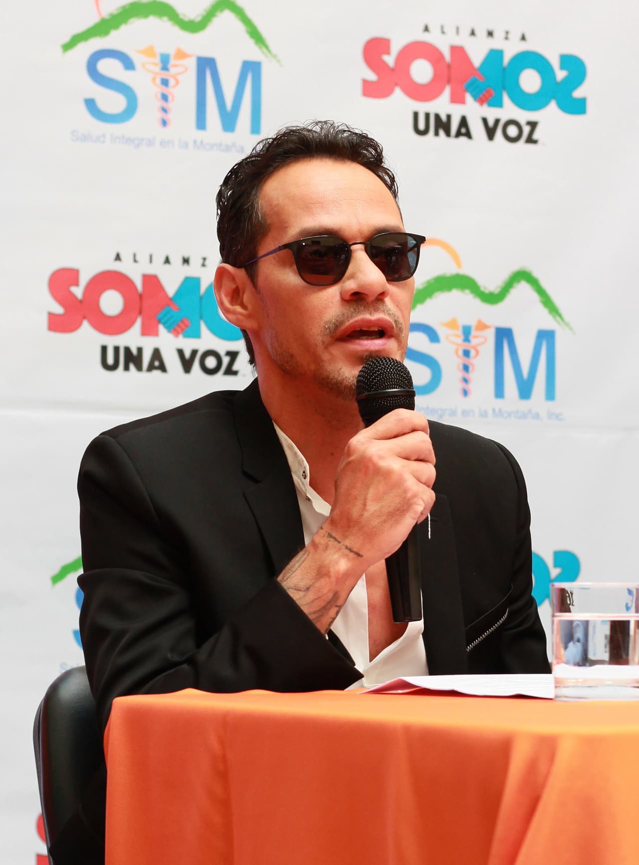 "Sé de primera mano cuán devastadores son los tumores cerebrales y cuánto 
<b>afectan a la familia</b>, y comparto el objetivo de encontrar una cura para que ninguna familia tenga que sufrir de la manera que lo hicimos nosotros".