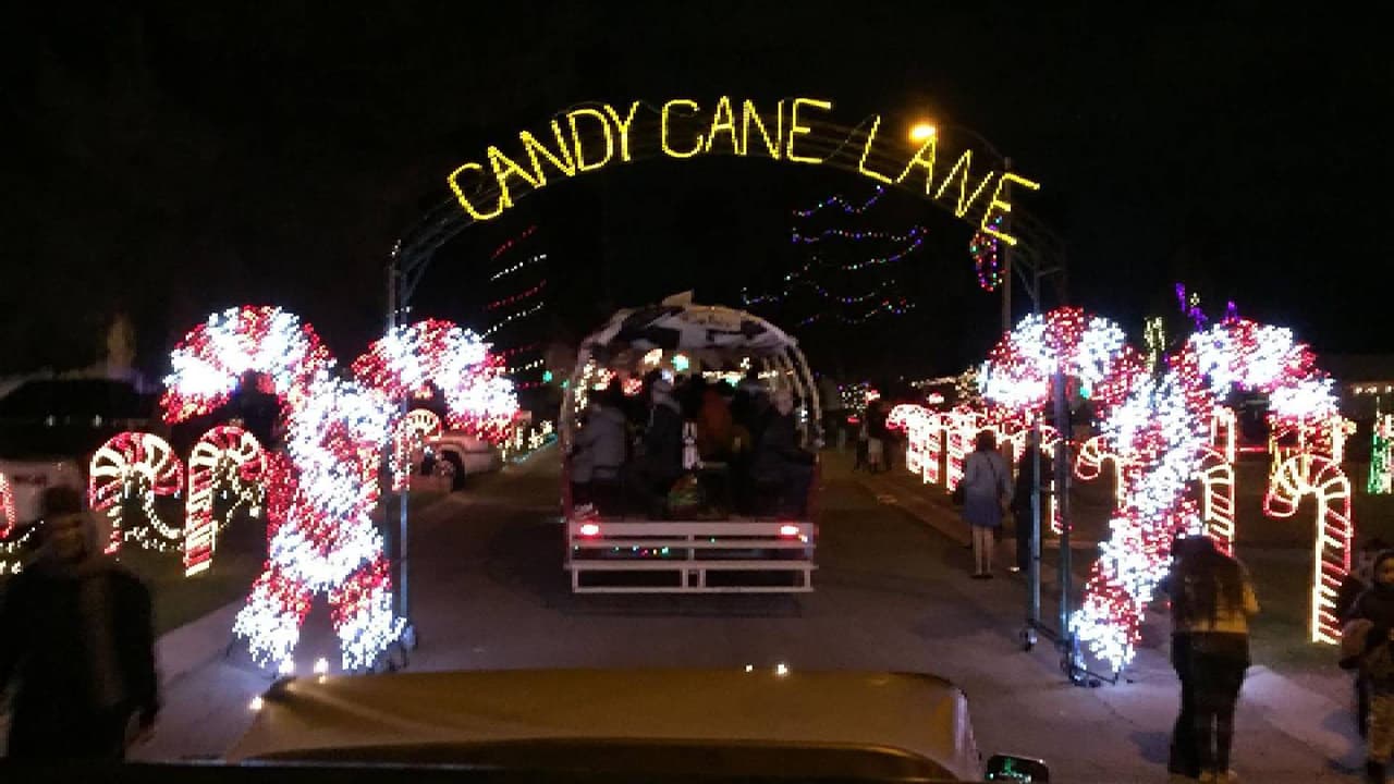 <b>Winterhaven Festival of Lights</b>
<br>Cuándo: 9 al 25 de diciembre
<br>Dónde: Winterhaven Neighborhood, Tucson
<br>Costo: Entrada gratuita
<br>
<a href="https://www.winterhavenfestival.org/" target="_blank">Más detalles en este enlace.</a>
