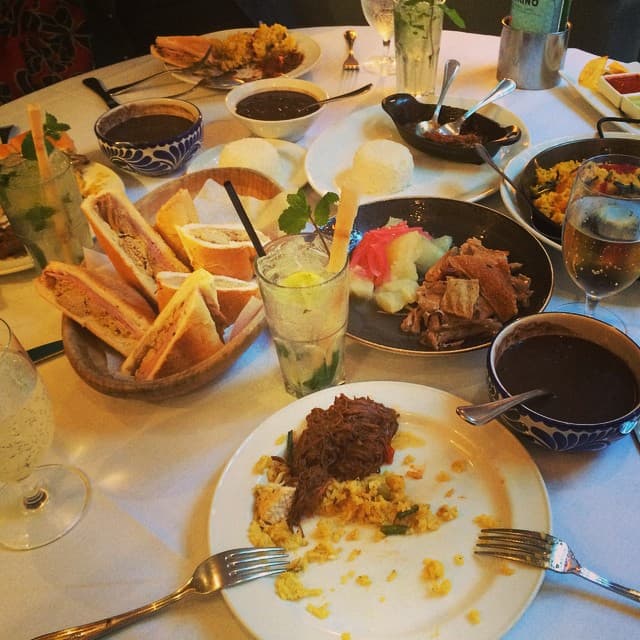 Así son las cenas de Levy, ¡se acaba todo!