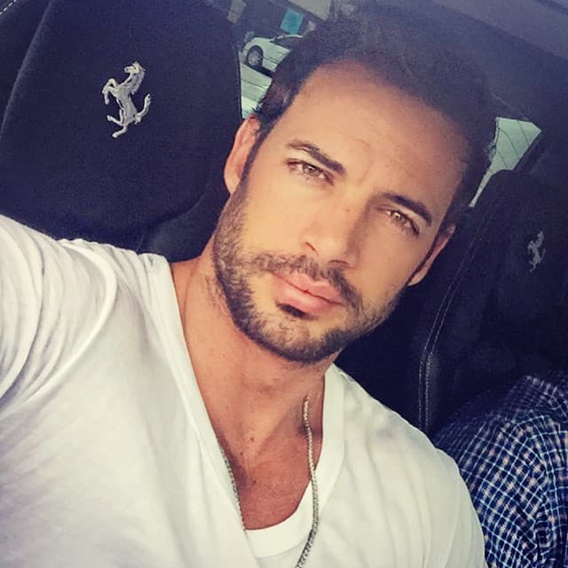 Dos años después de debutar como papá, William se vio envuelto en un escándalo de infidelidad.