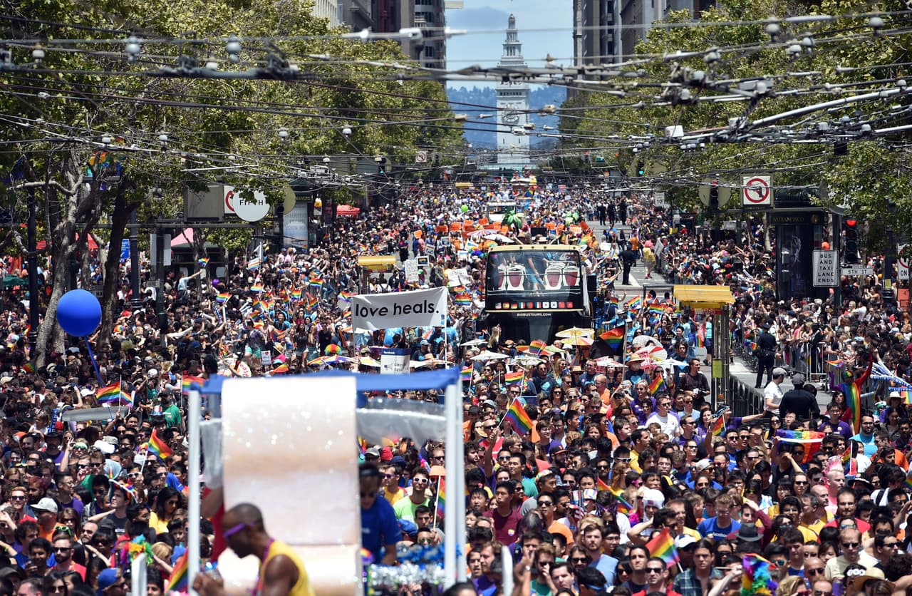 Cientos salieron a las calles de San Francisco para celebrar el Orgullo Gay.