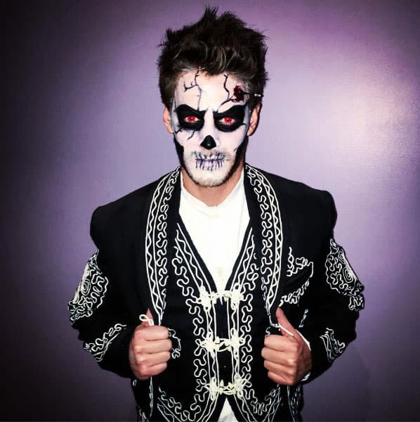 Polo Morín se disfrazó de calavera mexicana al ponerse un traje de Charro.