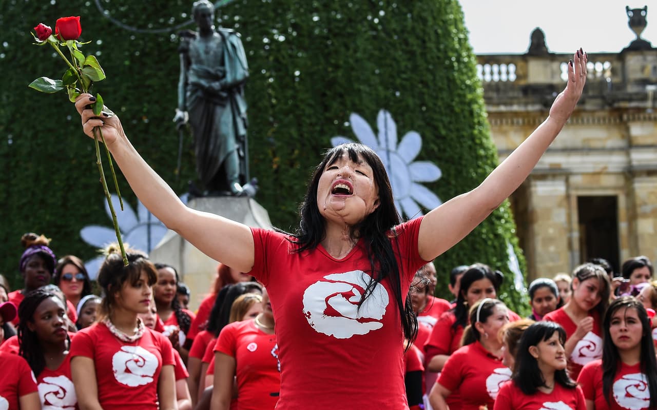 Pese a que este tipo de ataques se asocian a países de Medio Oriente como Pakistán o India, en Colombia los activistas han llegado a denunciar una centena de agresiones con agentes químicos al año, lo que convertiría al país en el que tiene un mayor índice de ataques de ácido en proporción a la población femenina.