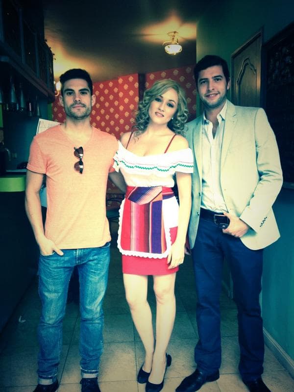 Los programas de televisión también han sido parte de su carrera artística, pues ha participado en '
<b><a href="http://www.univision.com/series/como-dice-el-dicho">Como dice el dicho</a></b>'.