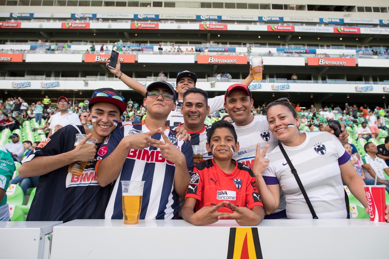 Mucha afición de Monterrey hizo el viaje para estar con sus Rayados. El equipo norteño tiene una de las aficiones más entregadas de todo el balompié nacional