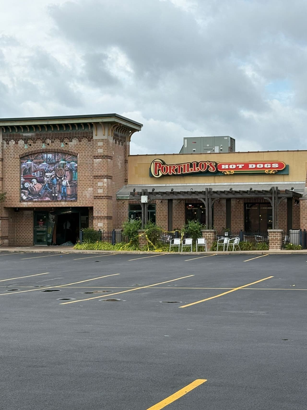 Ocho de las víctimas fueron trasladadas a hospitales en las ciudades de
<b> Aurora y Naperville.</b> De ellas, tres se reportan en condición grave, mientras que las otras cinco están siendo atendidas por diversas lesiones.