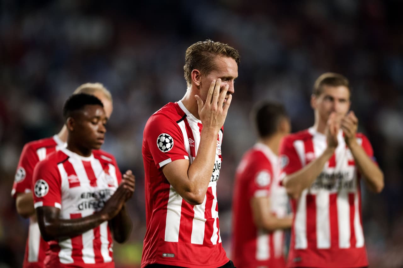PSV Eindhoven player Luuk de Jong (C) leaves the pitch after they lost 1-0 in the UEFA Champions League football match between PSV Eindhoven and Atletico Madrid at Philips Stadium on September 13, 2016, in Eindhoven. / AFP / ANP / Olaf KRAAK / Netherlands OUT (Photo credit should read OLAF KRAAK/AFP/Getty Images)