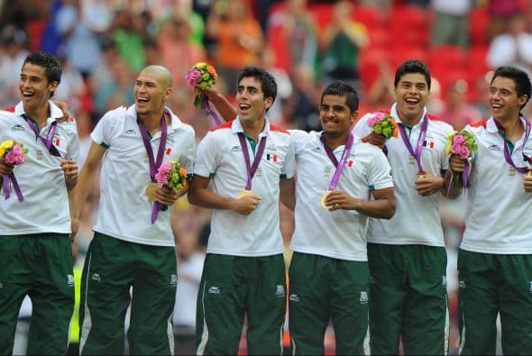 10.-México en los Juegos Olímpicos de Londres 2012 México participó con un total de 102 deportistas distribuidos en 23 deportes. El principal orgullo se lo llevaron todos aquellos deportistas que obtuvieron una medalla para el país: los clavadistas Iván García, Germán Sánchez, Paola Espinosa, Alejandra Orozco y Laura Sánchez; las tiradoras de arco Aída Román y Mariana Avitia; la experta en taekwondo María del Rosario Espinoza y la Selección de Fútbol mexicana lograron el ¡Viva México! de todo el país.