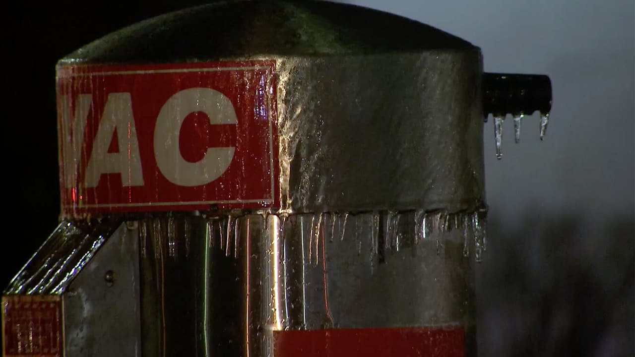 Las condiciones invernales ocasionaron la cancelación de 88 vuelos en el Aeropuerto O’Hare, mientras en el Aeropuerto Midway fueron suspendidos 23 vuelos.