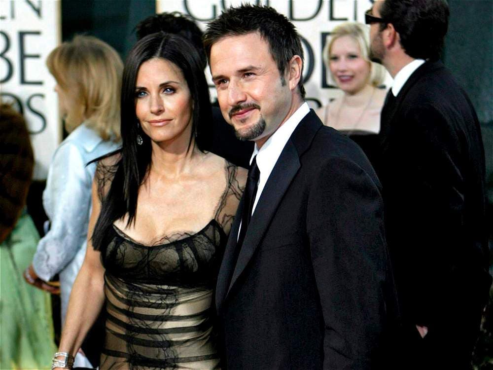 David Arquette y Courteney Cox en la pelicula Scream
