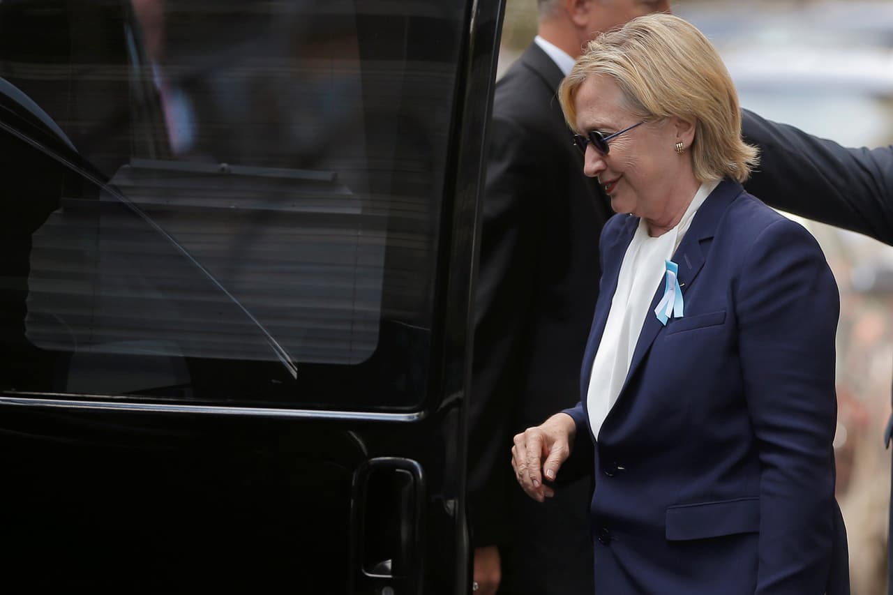 Doctora de Hillary Clinton atribuye el desmayo de la candidata a una neumonía