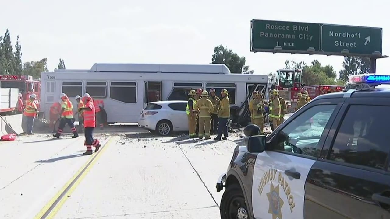 Aparatoso accidente en la autopista 405 en California envía a 25 personas al hospital