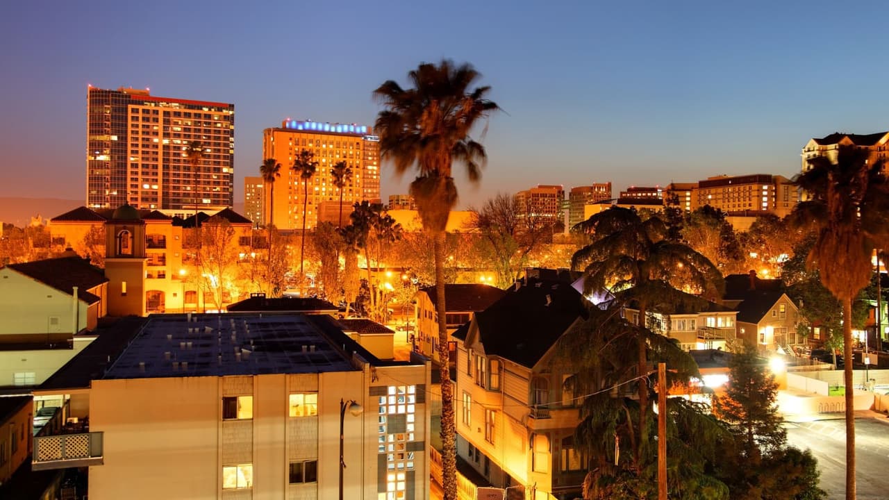 <b>8. San José, CA</b>
<br>
<br>Aproximadamente el 43 % de los residentes de San José ganan $100,000 o más y menos del 7.4% vive en la pobreza. Además, el condado de Santa Clara, donde se encuentra la ciudad, ocupa el segundo lugar en la esperanza de vida con 84.7 años.