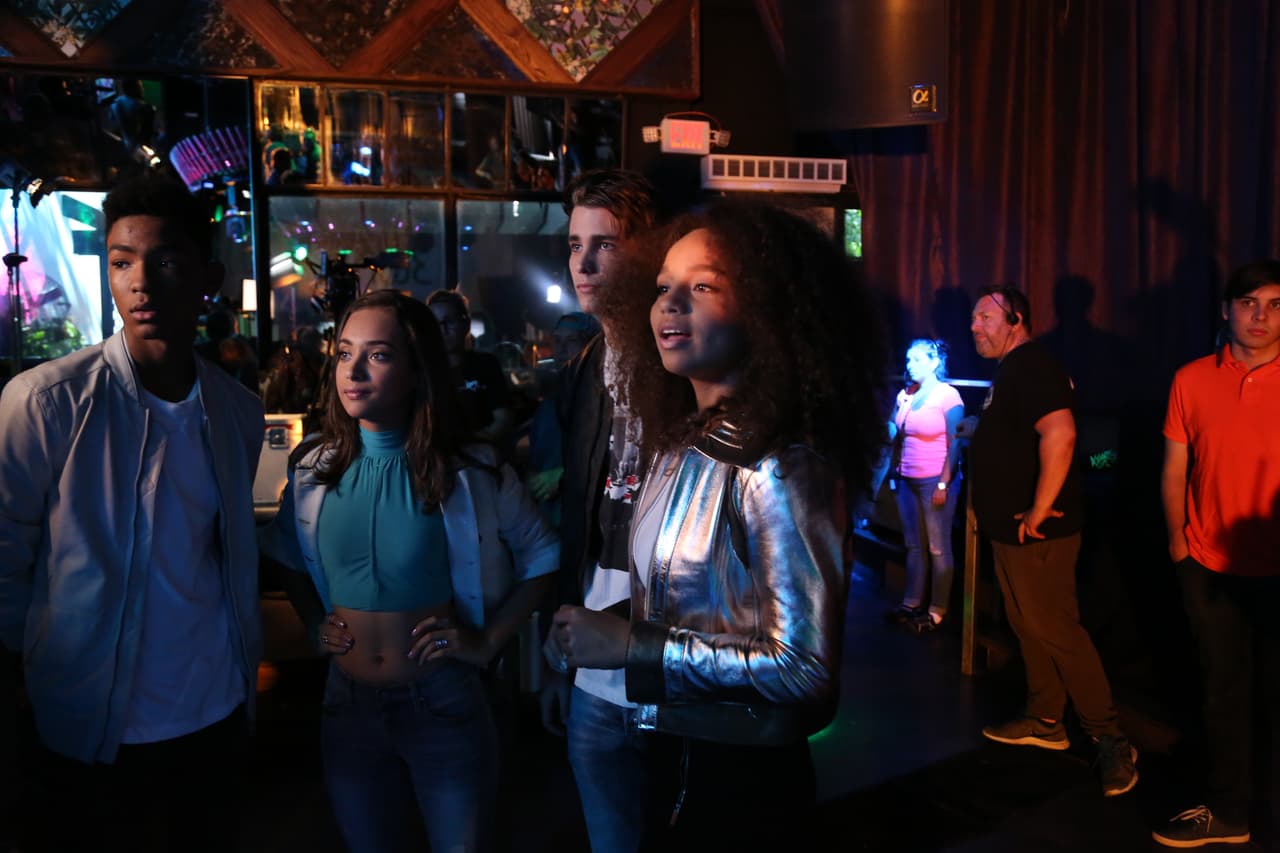 Abdiel, Fabyán, Alondra, Sofía, Verónica y Abel formaron la banda 
<b>Milenios</b>. “Cake by the ocean” fue el tema de su videoclip. Durante las grabaciones los chicos se diviertieron y hasta se sonrojaron al enterarse que había escena de beso.