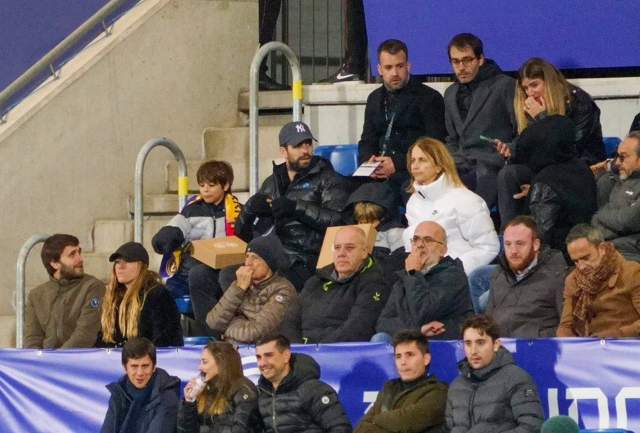 Fue un momento de mucha "tensión", según la reseña de 
<b><a href="https://www.univision.com/shows/el-gordo-y-la-flaca/tension-entre-shakira-y-pique-el-video-donde-se-ignoran-a-pocos-pies-de-distancia-video" target="_blank">Jordi Martin, corresponsal de El Gordo y La Flaca en España. </a></b>
<br>