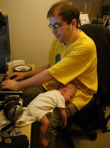 La siesta es un momento importante, ¡pero no tanto como estar en la computadora!