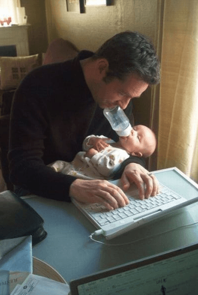 Sé que tienes hambre, pero primero mando un correo importante.