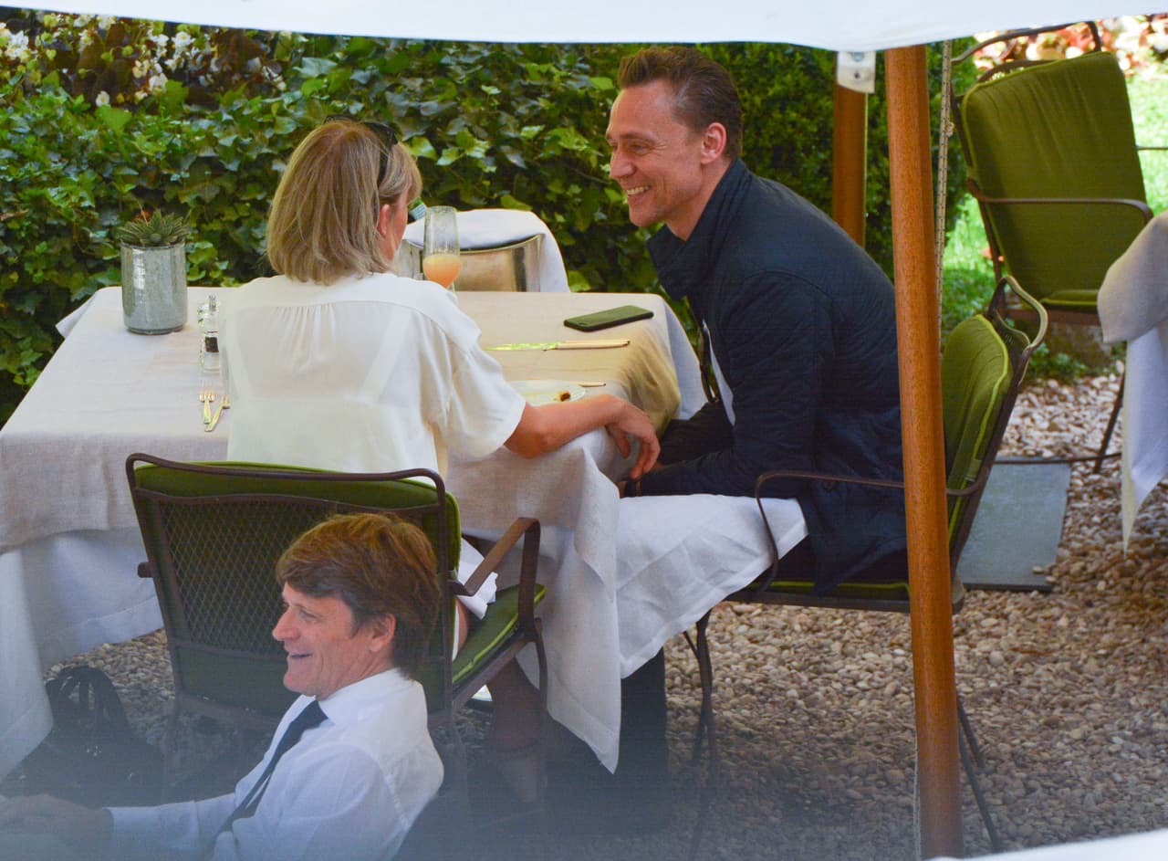 Su gira por Roma también incluyó un lunch romántico.