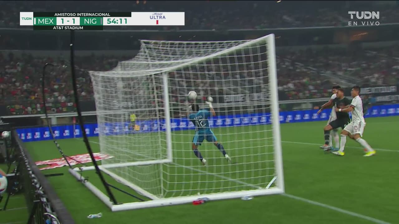 ¡Costoso error! Dessers remata de cabeza y hace el 1-1 de Nigeria