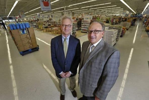 MICHIGAN. Los herederos de Meijer, Hank y Doug Meijer, tienen una fortuna calculada en 7,900 millones de dólares. (Imagen tomada de Twitter).