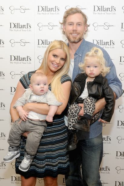 Qué linda familia, ¿no crees?Mira aquí los videos más chismosos.