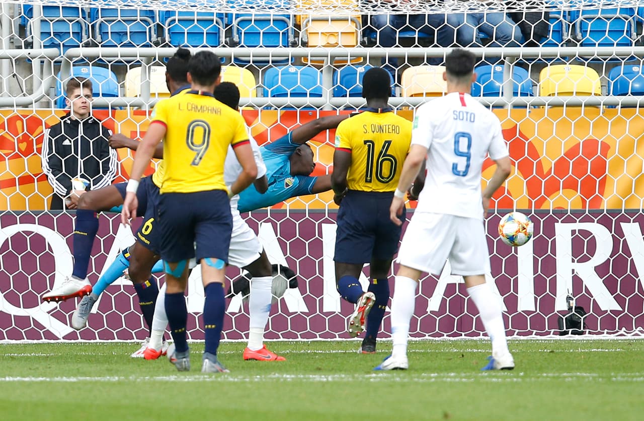 Sin embargo, seis minutos después apareció Timothy Weah con una volea aprovechando que la defensa no pudo rechazar la pelota.