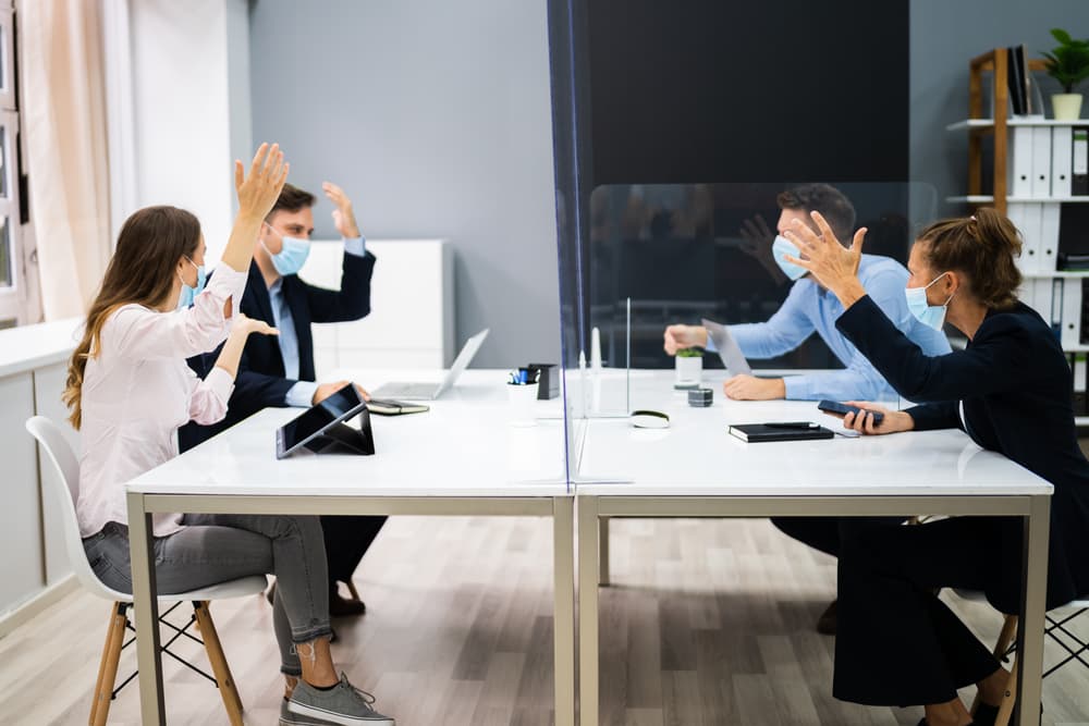 Estás muy posesivo después del día 15, querrás dominar a todos a tu alrededor, ten cuidado porque eso sería fatal sobre todo en tu trabajo. También hay viajes posibles de fin de semana que resultarán fabulosos.
<br>