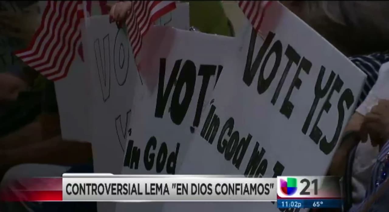 Controversial lema "En dios confiamos"