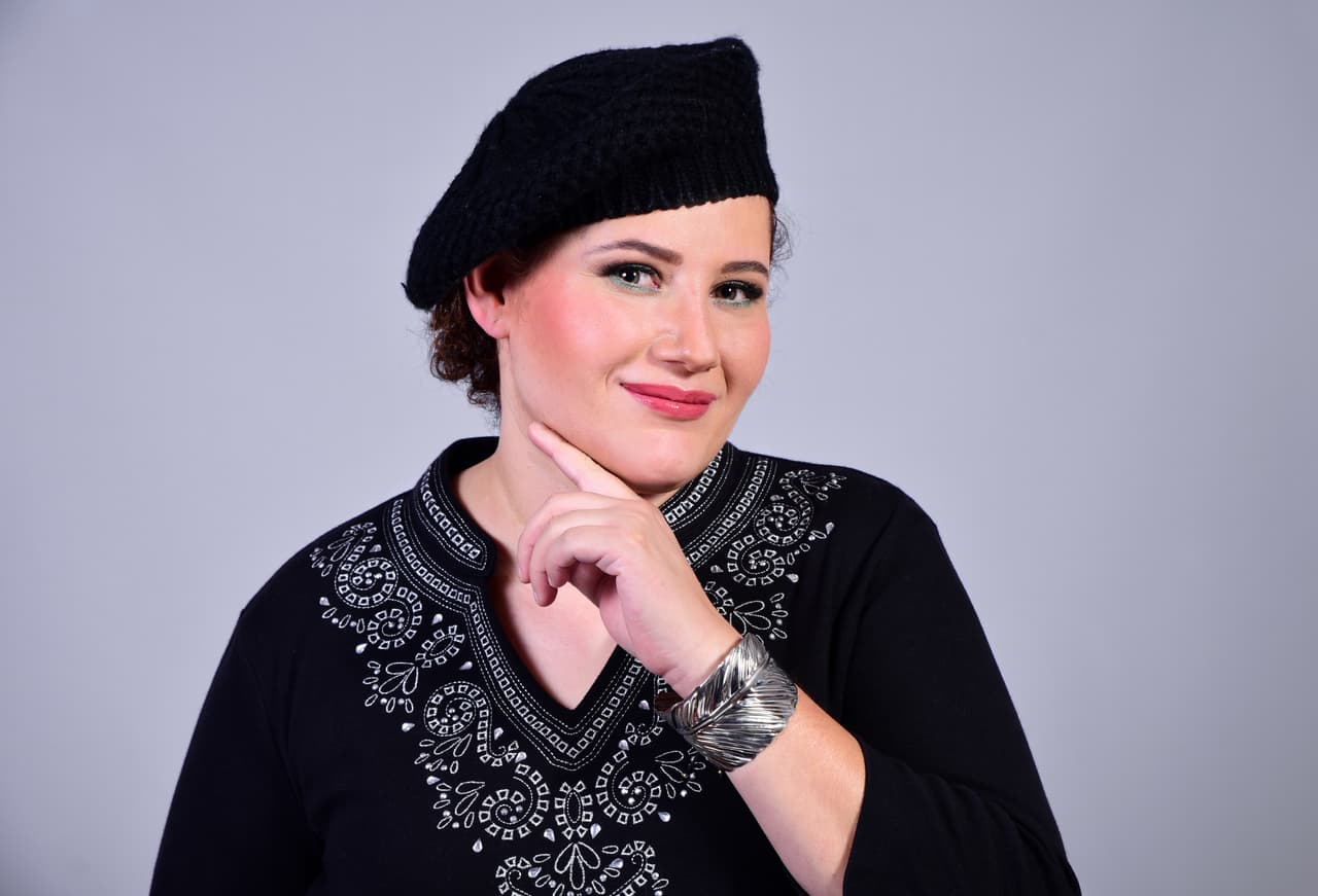 <i>La astróloga y tarotista <b>Lizz Luna</b> se incorporó al equipo de Univision Horóscopos a partir del mes de agosto para encargarse de escribir el horóscopo diario que, hasta entonces, hacía el <b>Profesor Zellagro</b>. Nuestro querido profesor ha tenido que dejar la escritura para cuidar su vista, pero continúa con toda su energía positiva teniendo un papel muy importante en la familia de Univision Horóscopos, con contenido en video.</i>