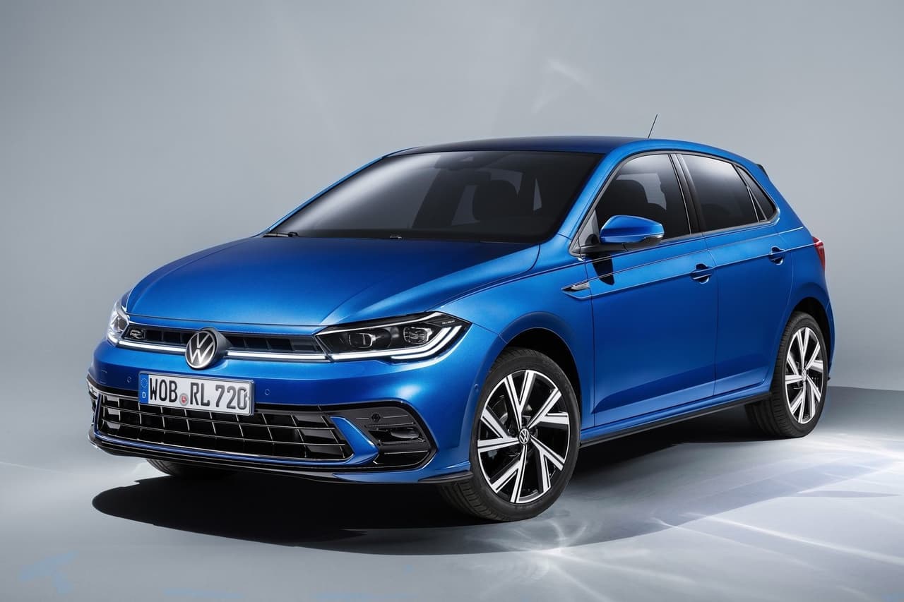<h3 class="cms-H3-H3"><b>Volkswagen Polo</b></h3>
<br>
<br>Cuando de carros compactos producidos por Volkswagen se trata, es normal que lo primero que se te venga a la mente sea el Golf. Este modelo es vendido tanto en Estados Unidos como en México, pero hay otros dos modelos con encanto propio que solo se ven en los concesionarios aztecas. Uno de estos es el Gol y otro es el Polo. Este último monta un motor cuatro cilindros de 1.6 litros con la capacidad de generar 103 caballos de fuerza y 113 lb-pie de torque.
<br>