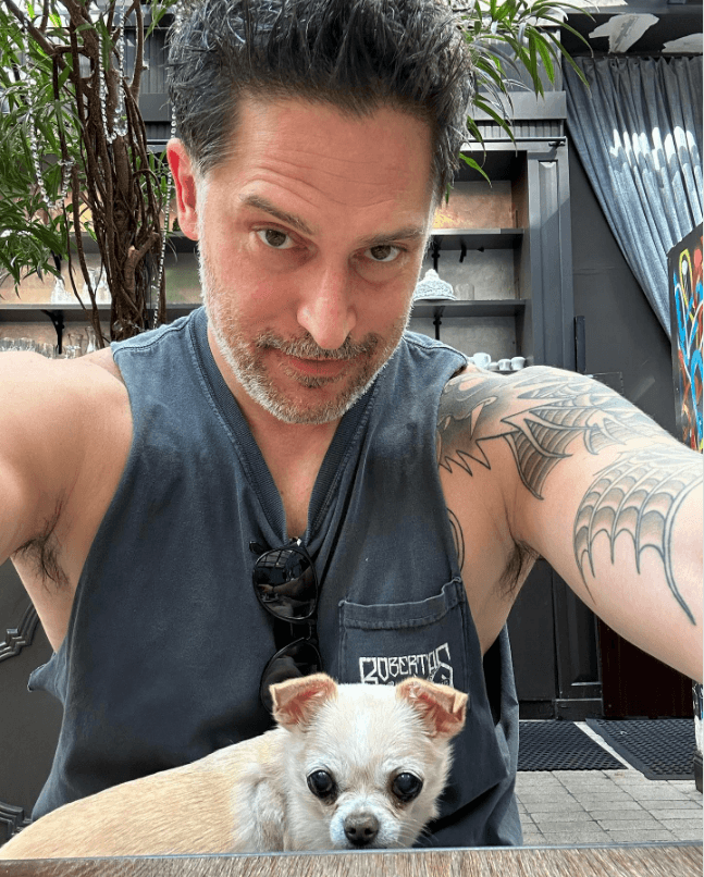 Joe Manganiello con su perrita Bubbles