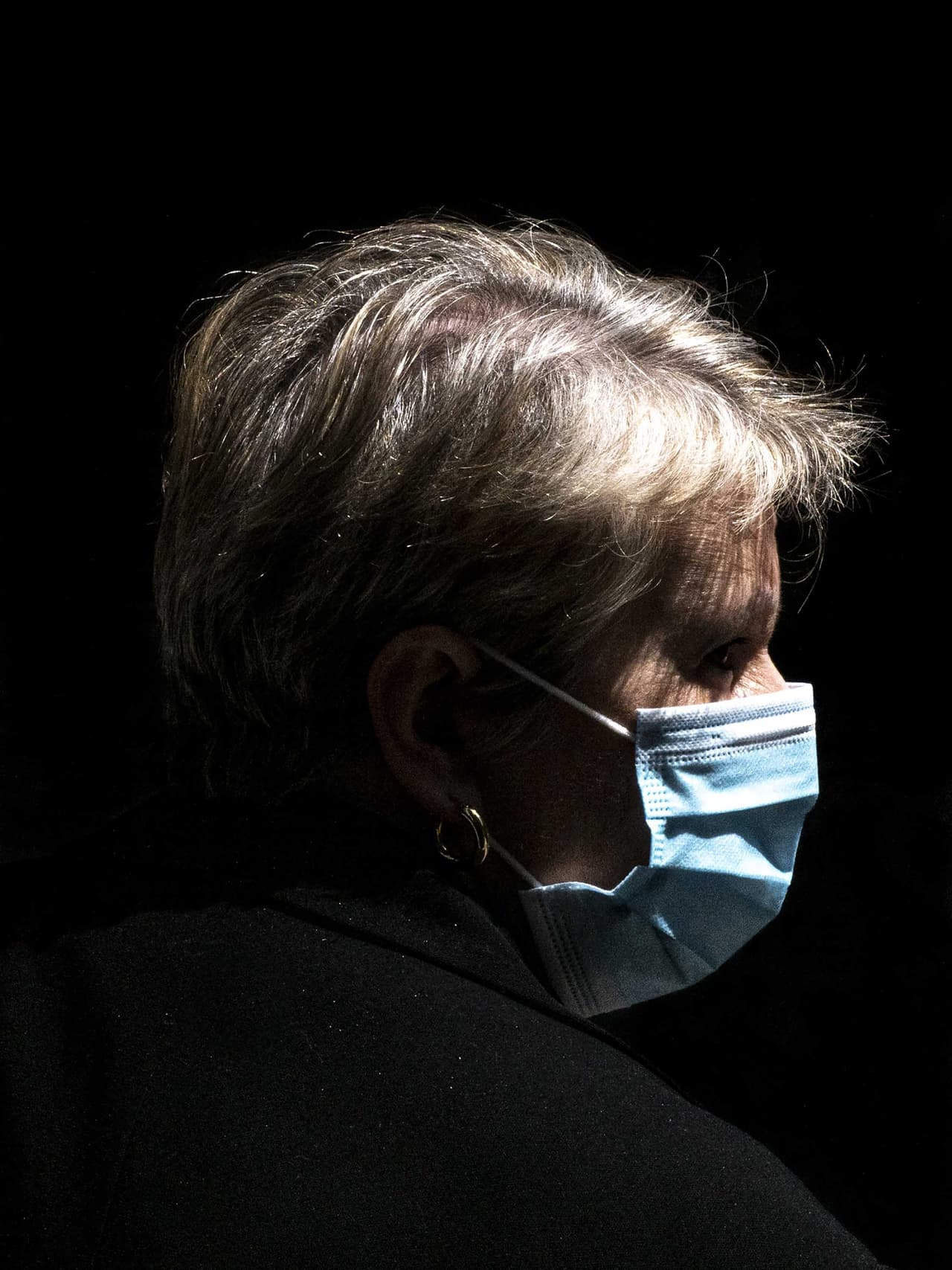 <b>‘Lo que sigue: tiempos inciertos después de la pandemia’</b>. “El coronavirus golpeó primero a China, luego a los países europeos y después a EEUU. Las medidas para contenerla han cambiado la forma de vida de las personas y esta situación me hizo preguntarme qué nos depara el futuro. El objetivo de esta serie de retratos es reflejar los sentimientos de estos tiempos inciertos”, cuenta el autor, ganador del segundo lugar en la categoría ‘retratos/otros’.