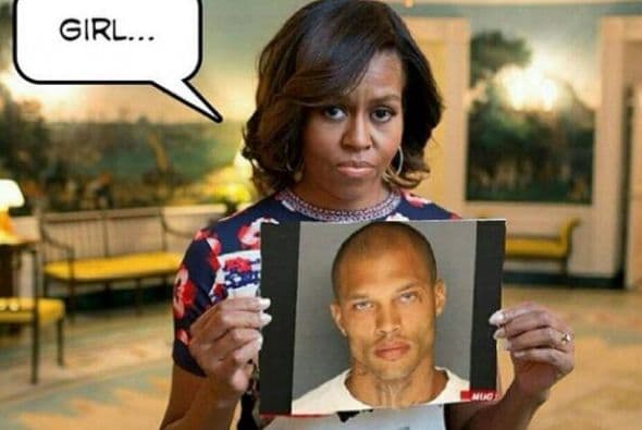 En este meme aparece la primera dama de EEUU, Michelle Obama con una fotografía de Jeremy. La foto original es cuando pidió ayuda para la liberación de las niñas secuestradas en Nigeria.