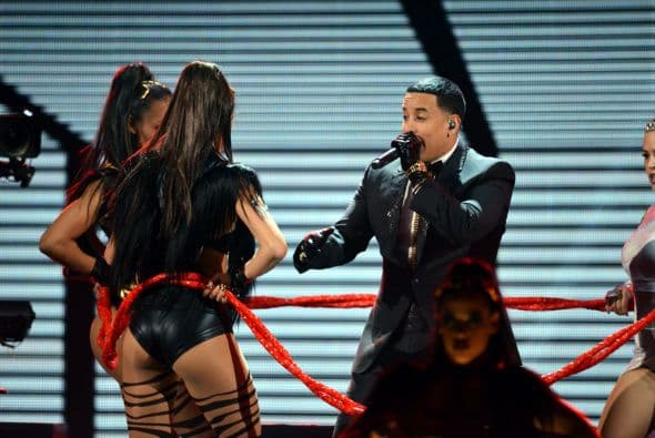 Daddy Yankee nos puso a bailar con "La nueva y la ex", un pegajoso tema que no puedes dejar de escuchar.